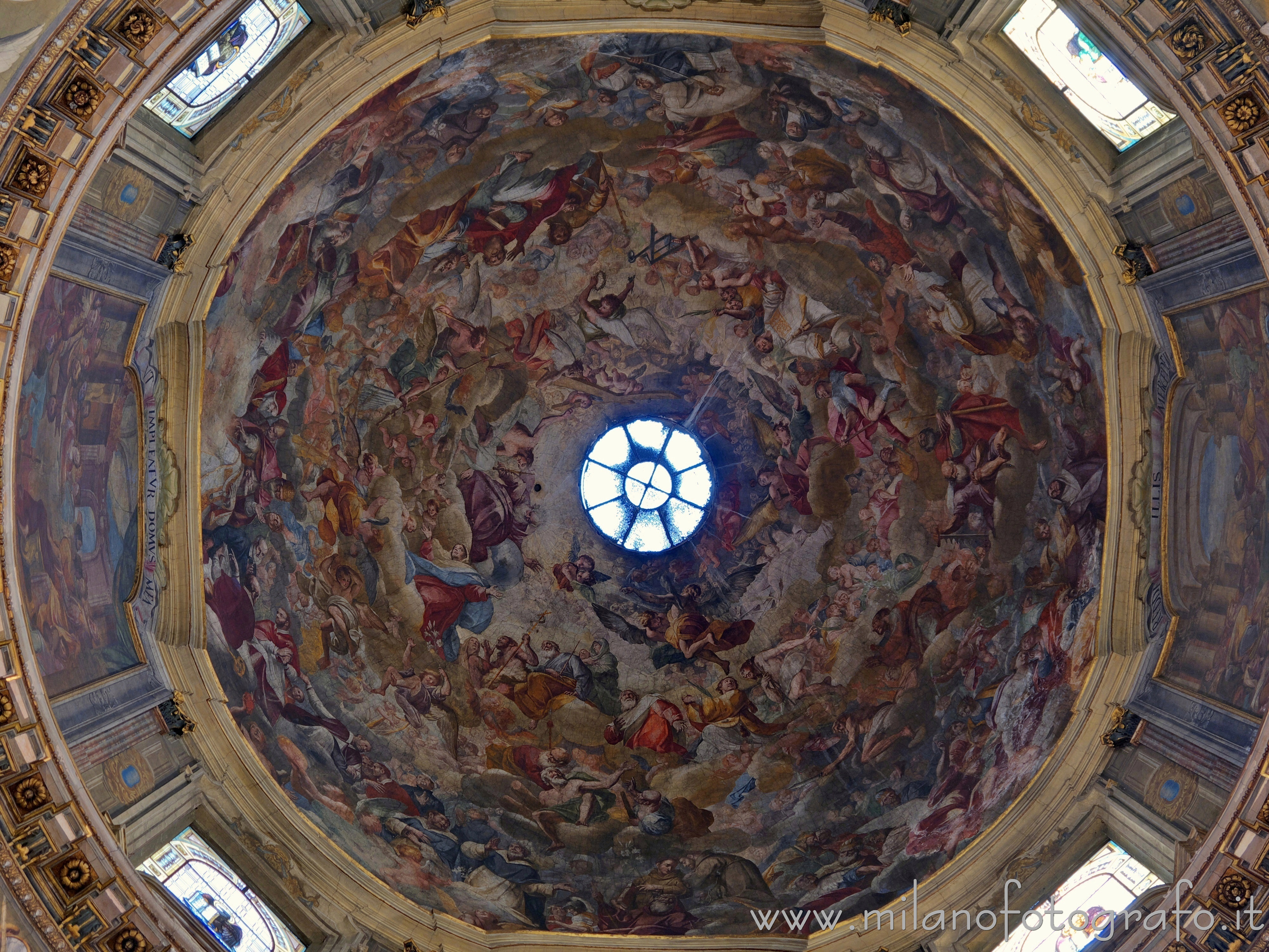 Milano - Calotta affrescata della cupola centrale della Chiesa di Sant'Alessandro in Zebedia